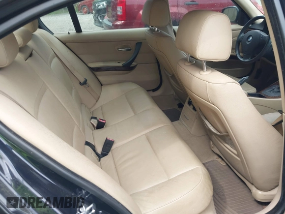 2009 BMW 3 Series 328i with VIN WBAPH77589NL82437, listed as a IAAI auction lot 42035078 with 226,583 mi miles. Bid and sale history available at carsss.com. Image 8.