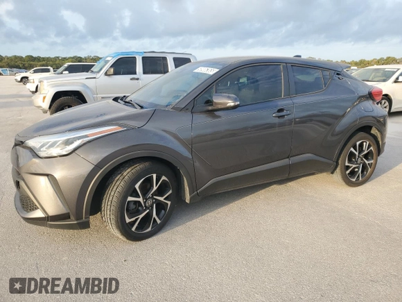 2022 Toyota C-HR XLE z VIN NMTKHMBX9NR141168, wystawiony jako Copart lot #50906365 z przebiegiem 44 268 mil mil oraz Czysty tytuł • Clean title. Historia ofert i sprzedaży dostępna na DreamBid. Obrazek 1.
