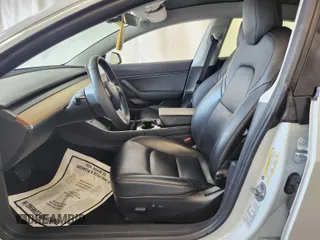 2020 Tesla Model 3 Long Range z VIN 5YJ3E1EB0LF636678, wystawiony jako IAAI lot #42575821 z przebiegiem 65 515 mil mil oraz . Historia ofert i sprzedaży dostępna na DreamBid. Obrazek 11.