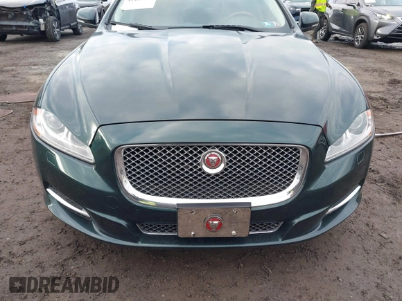 2015 Jaguar XJ Portfolio z VIN SAJWJ2GD7F8V84372, wystawiony jako IAAI lot #41489177 z przebiegiem 78 891 mil mil oraz . Historia ofert i sprzedaży dostępna na DreamBid. Obrazek 12.