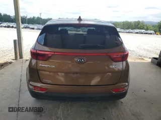 2018 Kia Sportage LX z VIN KNDPMCAC9J7440062, wystawiony jako Copart lot #59215315 z przebiegiem 103 531 mil mil oraz Czysty tytuł • Clean title. Historia ofert i sprzedaży dostępna na DreamBid. Obrazek 6.