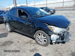 2016 Scion iA z VIN 3MYDLBZV0GY123351, wystawiony jako IAAI lot #41736327 z przebiegiem 86 804 mil mil oraz . Historia ofert i sprzedaży dostępna na DreamBid. Obrazek 1.
