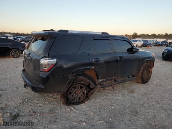 2021 Toyota 4Runner SR5 with VIN JTEEU5JR1M5237556, listed as a Copart auction lot 87691135 with 87,467 mi miles and Salvage Title. Bid and sale history available at carsss.com. Image 3.