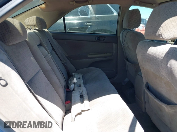 2004 Toyota Camry LE z VIN 4T1BE32K74U915657, wystawiony jako IAAI lot #41837915 z przebiegiem 260 096 mil mil oraz . Historia ofert i sprzedaży dostępna na DreamBid. Obrazek 8.