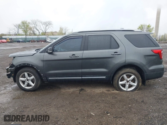 2017 Ford Explorer XLT z VIN 1FM5K8D81HGC44477, wystawiony jako IAAI lot #42017272 z przebiegiem Nie podano mil oraz . Historia ofert i sprzedaży dostępna na DreamBid. Obrazek 13.