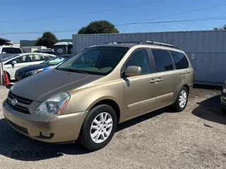 2008 Kia Sedona LX with VIN KNDMB233X86193585, listed as a Copart auction lot 76317824 with 251,186 mi miles and Clean Title. Bid and sale history available at carsss.com. Image 2.