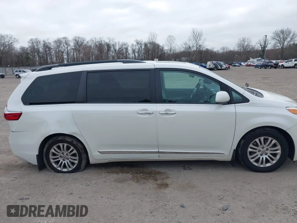 2017 Toyota Sienna XLE Auto Access Seat with VIN 5TDYZ3DC2HS796659, listed as a IAAI auction lot 41770444 with 129,628 mi miles. Bid and sale history available at carsss.com. Image 13.