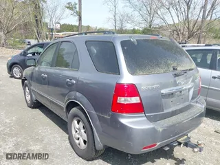 2008 Kia Sorento LX with VIN KNDJC735185846471, listed as a IAAI auction lot 41910403 with 44,740 mi miles. Bid and sale history available at carsss.com. Image 3.