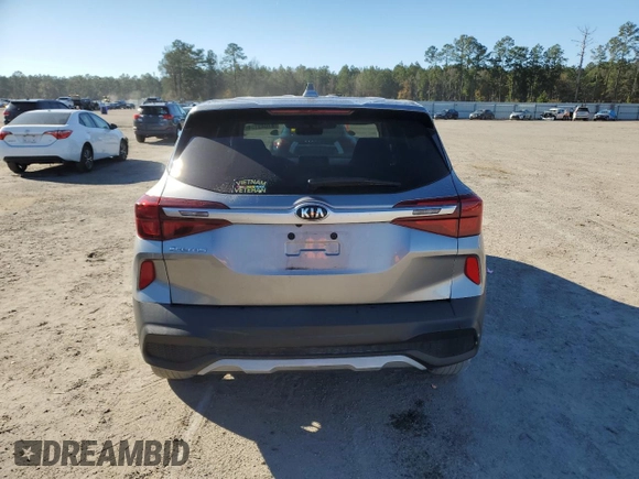 2021 Kia Seltos LX with VIN KNDEPCAA5M7178185, listed as a Copart auction lot 87043154 with 34,279 mi miles and Salvage Title. Bid and sale history available at DreamBid. Image 6.