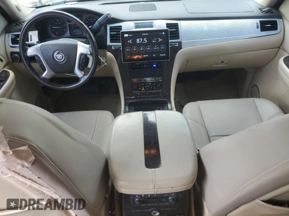 2007 Cadillac Escalade z VIN 1GYFK63827R260277, wystawiony jako Copart lot #54665815 z przebiegiem 206 441 mil mil oraz Tytuł czysty. Historia ofert i sprzedaży dostępna na DreamBid. Obrazek 8.