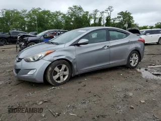 2013 Hyundai Elantra GLS z VIN KMHDH4AEXDU582288, wystawiony jako Copart lot #57856795 z przebiegiem Nie podano mil oraz Szkoda całkowita • Salvage title. Historia ofert i sprzedaży dostępna na DreamBid. Obrazek 1.