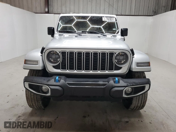 2024 Jeep Wrangler Sahara z VIN 1C4RJXP64RW226978, wystawiony jako Copart lot #58173745 z przebiegiem 31 841 mil mil oraz Czysty tytuł • Clean title. Historia ofert i sprzedaży dostępna na DreamBid. Obrazek 5.