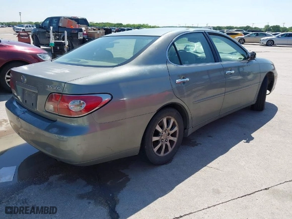 2002 Lexus ES 300 with VIN JTHBF30G020014763, listed as a IAAI auction lot 41974648 with 189,683 mi miles. Bid and sale history available at carsss.com. Image 4.
