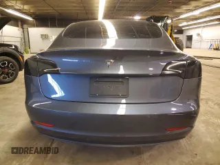 2022 Tesla Model 3 z VIN 5YJ3E1EAXNF313989, wystawiony jako Copart lot #88564835 z przebiegiem 35 407 mil mil oraz Szkoda całkowita • Salvage title. Historia ofert i sprzedaży dostępna na DreamBid. Obrazek 6.