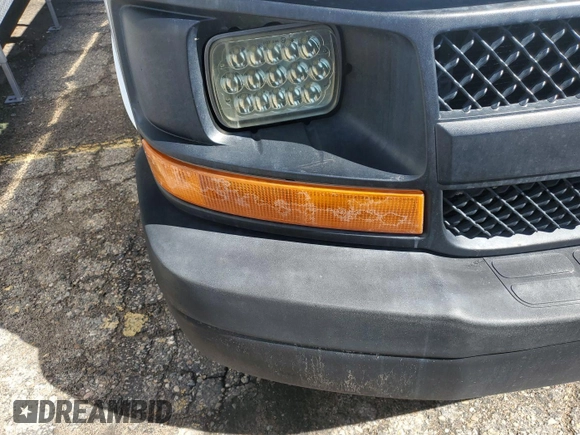 2013 Chevrolet Express Cargo z VIN 1GCWGFCA8D1175464, wystawiony jako IAAI lot #42409029 z przebiegiem 166 299 mil mil oraz . Historia ofert i sprzedaży dostępna na DreamBid. Obrazek 38.