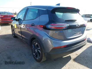 2023 Chevrolet Bolt EV 2LT z VIN 1G1FX6S05P4201698, wystawiony jako IAAI lot #41999199 z przebiegiem 5293 mil mil oraz . Historia ofert i sprzedaży dostępna na DreamBid. Obrazek 3.
