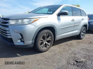 2018 Toyota Highlander LE с VIN 5TDBZRFH2JS499320, выставлен на аукционе IAAI как лот 42099889 с пробегом 642 396 миль миль и . История ставок и продаж доступна на DreamBid. Изображение 2.