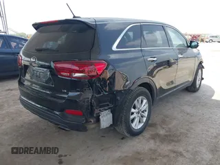 2019 Kia Sorento LX z VIN 5XYPG4A52KG490322, wystawiony jako IAAI lot #41928525 z przebiegiem 89 921 mil mil oraz . Historia ofert i sprzedaży dostępna na DreamBid. Obrazek 4.