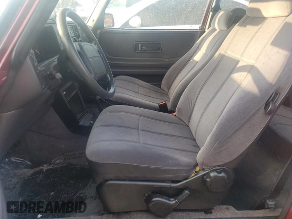 1993 Saab 900 S z VIN YS3AK35E6P2008180, wystawiony jako Copart lot #74075304 z przebiegiem 96 305 mil mil oraz Szkoda całkowita • Salvage title. Historia ofert i sprzedaży dostępna na DreamBid. Obrazek 7.