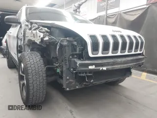 2015 Jeep Cherokee Trailhawk with VIN 1C4PJMBS1FW665500, listed as a IAAI auction lot 42068268 with 127,246 mi miles. Bid and sale history available at carsss.com. Image 6.