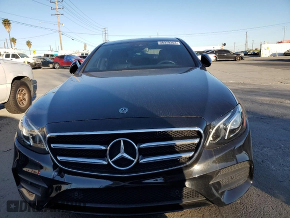 2018 Mercedes-Benz E-Class E 300 with VIN WDDZF4JB2JA351135, listed as a Copart auction lot 38379253 with 45,966 mi miles. Bid and sale history available at carsss.com. Image 5.