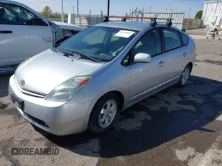 2005 Toyota Prius with VIN JTDKB20U557012368, listed as a IAAI auction lot 42029053 with 204,909 mi miles. Bid and sale history available at carsss.com. Image 2.