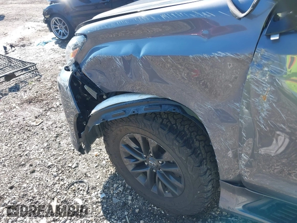 2023 Lexus GX 460 Premium с VIN JTJAM7BX9P5383362, выставлен на аукционе IAAI как лот 42215802 с пробегом Не указан миль и . История ставок и продаж доступна на DreamBid. Изображение 16.