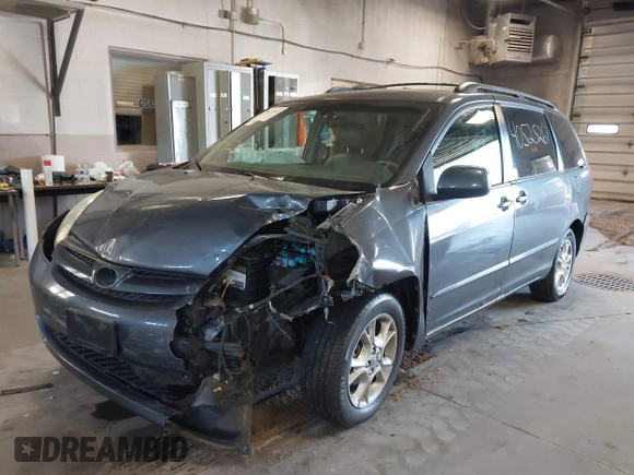 2006 Toyota Sienna XLE with VIN 5TDZA22C86S559955, listed as a IAAI auction lot 40525261 with 141,926 mi miles. Bid and sale history available at carsss.com. Image 17.