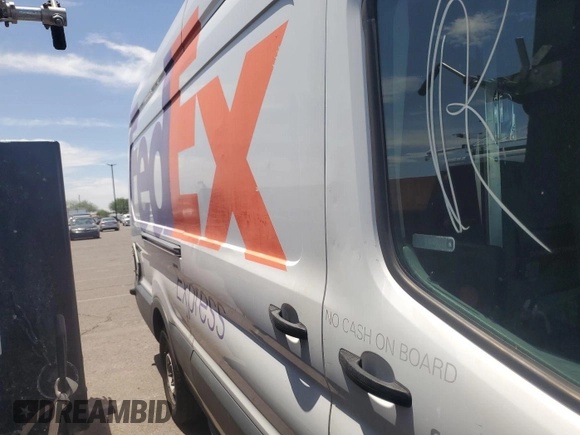 2015 Ford Transit z VIN 1FTCR3XV7FKA20765, wystawiony jako IAAI lot #42713692 z przebiegiem 280 464 mil mil oraz . Historia ofert i sprzedaży dostępna na DreamBid. Obrazek 10.