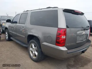 2008 Chevrolet Suburban LTZ with VIN 1GNFC16008J226762, listed as a IAAI auction lot 41573727 with 208,804 mi miles. Bid and sale history available at carsss.com. Image 3.