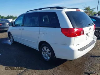 2010 Toyota Sienna CE z VIN 5TDKK4CCXAS316407, wystawiony jako IAAI lot #42300519 z przebiegiem 282 196 mil mil oraz . Historia ofert i sprzedaży dostępna na DreamBid. Obrazek 3.