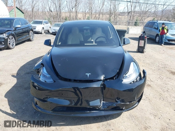 2025 Tesla Model Y Long Range with VIN 7SAYGDEEXSF267888, listed as a IAAI auction lot 41807129 with 3,002 mi miles and . Bid and sale history available at DreamBid. Image 12.