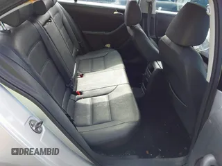 2011 Volkswagen Jetta SE z VIN 3VWDZ7AJ9BM367581, wystawiony jako IAAI lot #42032765 z przebiegiem 136 472 mil mil oraz . Historia ofert i sprzedaży dostępna na DreamBid. Obrazek 8.