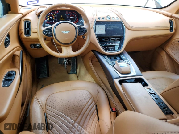 2021 Aston Martin DBX z VIN SCFVUJAW7MTV03341, wystawiony jako Copart lot #71015804 z przebiegiem 12 324 mil mil oraz Szkody całkowita. Historia ofert i sprzedaży dostępna na DreamBid. Obrazek 8.