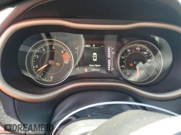 2017 Jeep Cherokee Latitude z VIN 1C4PJMCB5HW545460, wystawiony jako Copart lot #56350065 z przebiegiem 87 873 mil mil oraz Szkoda całkowita • Salvage title. Historia ofert i sprzedaży dostępna na DreamBid. Obrazek 9.