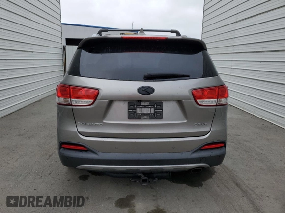 2017 Kia Sorento EX z VIN 5XYPH4A56HG293840, wystawiony jako Copart lot #58001715 z przebiegiem 102 546 mil mil oraz Czysty tytuł • Clean title. Historia ofert i sprzedaży dostępna na DreamBid. Obrazek 6.