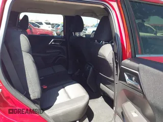 2024 Mitsubishi Outlander ES z VIN JA4J3UA85RZ034199, wystawiony jako IAAI lot #42000755 z przebiegiem 14 160 mil mil oraz . Historia ofert i sprzedaży dostępna na DreamBid. Obrazek 8.