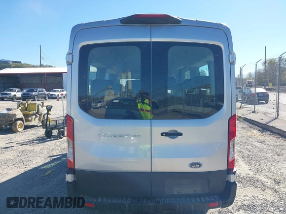 2022 Ford Transit Passenger XL with VIN 1FBAX2C85NKA36473, listed as a IAAI auction lot 40583736 with Not provided miles and . Bid and sale history available at DreamBid. Image 15.