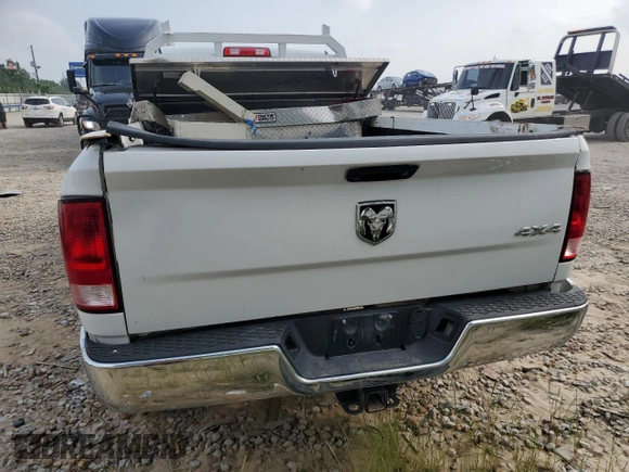 2017 Ram 2500 Tradesman z VIN 3C6UR5HJ6HG568513, wystawiony jako Copart lot #53139154 z przebiegiem 124 674 mil mil oraz Szkoda całkowita • Salvage title. Historia ofert i sprzedaży dostępna na DreamBid. Obrazek 6.