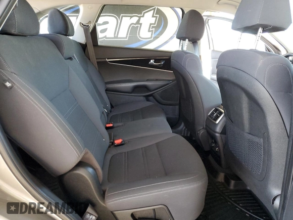 2019 Kia Sorento LX z VIN 5XYPGDA59KG463392, wystawiony jako Copart lot #54970245 z przebiegiem 99 576 mil mil oraz Szkoda całkowita • Salvage title. Historia ofert i sprzedaży dostępna na DreamBid. Obrazek 11.