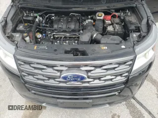 2018 Ford Explorer XLT z VIN 1FM5K7D89JGC52102, wystawiony jako Copart lot #62730855 z przebiegiem 49 949 mil mil oraz Czysty tytuł • Clean title. Historia ofert i sprzedaży dostępna na DreamBid. Obrazek 12.