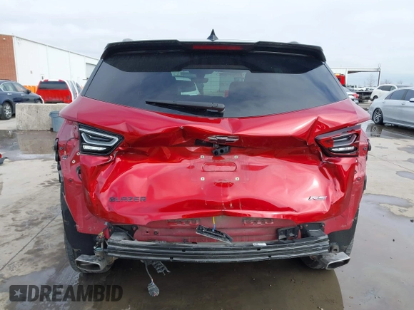 2024 Chevrolet Blazer RS z VIN 3GNKBERS5RS184241, wystawiony jako IAAI lot #41408120 z przebiegiem 11 857 mil mil oraz . Historia ofert i sprzedaży dostępna na DreamBid. Obrazek 6.