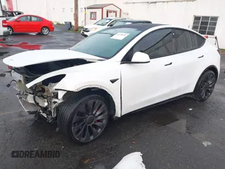 2021 Tesla Model Y Performance z VIN 5YJYGDEF2MF133739, wystawiony jako IAAI lot #41226429 z przebiegiem 58 502 mil mil oraz . Historia ofert i sprzedaży dostępna na DreamBid. Obrazek 20.