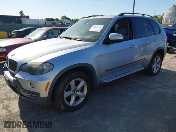 2008 BMW X5 3.0si z VIN 5UXFE43598L002171, wystawiony jako IAAI lot #42385920 z przebiegiem 234 795 mil mil oraz . Historia ofert i sprzedaży dostępna na DreamBid. Obrazek 2.