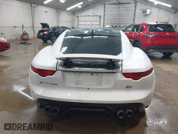2015 Jaguar F-Type R z VIN SAJWA6DA3FMK21267, wystawiony jako IAAI lot #42116034 z przebiegiem 60 044 mil mil oraz . Historia ofert i sprzedaży dostępna na DreamBid. Obrazek 16.