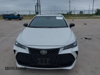 2019 Toyota Avalon XLE with VIN 4T1BZ1FB4KU032065, listed as a IAAI auction lot 42203393 with 109,649 mi miles. Bid and sale history available at carsss.com. Image 6.