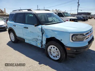 2024 Ford Bronco Sport Heritage z VIN 3FMCR9G64RRE99850, wystawiony jako Copart lot #50437215 z przebiegiem 8 704 mil mil oraz Szkoda całkowita • Salvage title. Historia ofert i sprzedaży dostępna na DreamBid. Obrazek 4.
