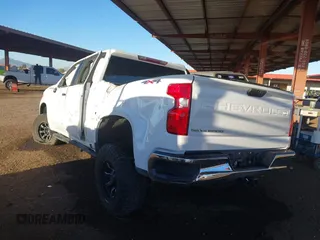 2019 Chevrolet Silverado 1500 LT with VIN 3GCUYDEDXKG137149, listed as a IAAI auction lot 41408572 with 69,306 mi miles. Bid and sale history available at carsss.com. Image 3.