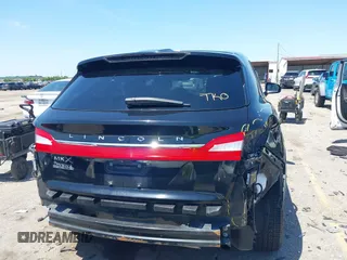 2017 Lincoln MKX Select z VIN 2LMPJ6KR2HBL50153, wystawiony jako IAAI lot #42187451 z przebiegiem 66 385 mil mil oraz . Historia ofert i sprzedaży dostępna na DreamBid. Obrazek 16.