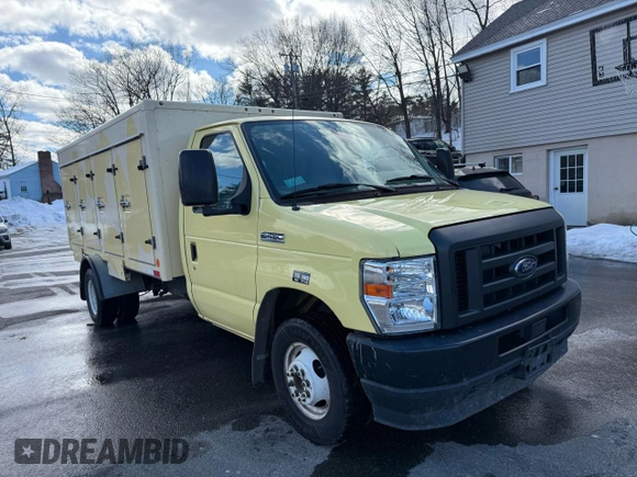 2021 Ford Econoline Cargo with VIN 1FDXE4FN2MDC34418, listed as a Copart auction lot 47252055 with 88,788 mi miles and Clean Title. Bid and sale history available at DreamBid. Image 4.